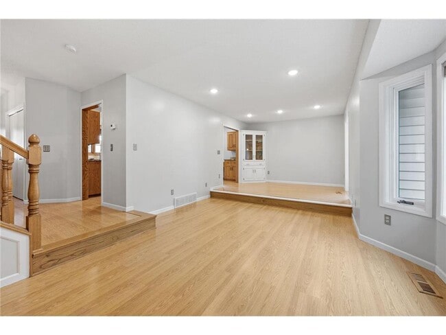 Building Photo - 1008 3rd St NE