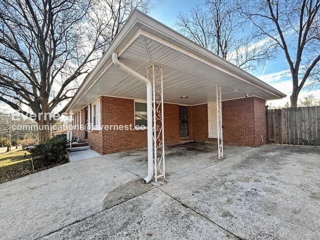 Building Photo - PROMO: Get $500 OFF first months rent when the lease today! / 3 Bed, 1.5 Bath Home with Fenced Ya...