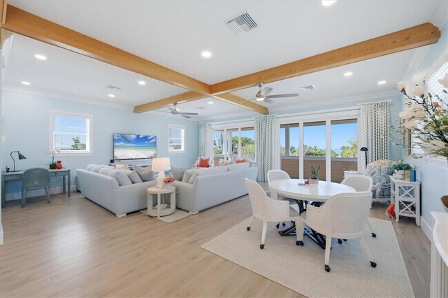 Building Photo - 113 Aqua Ln