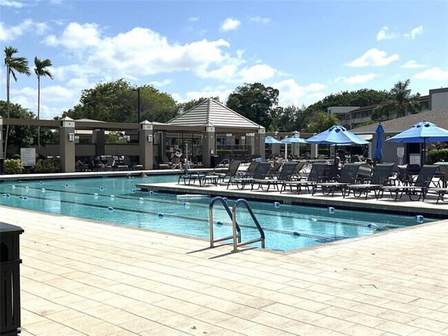 Building Photo - 4801 Martinique Pl