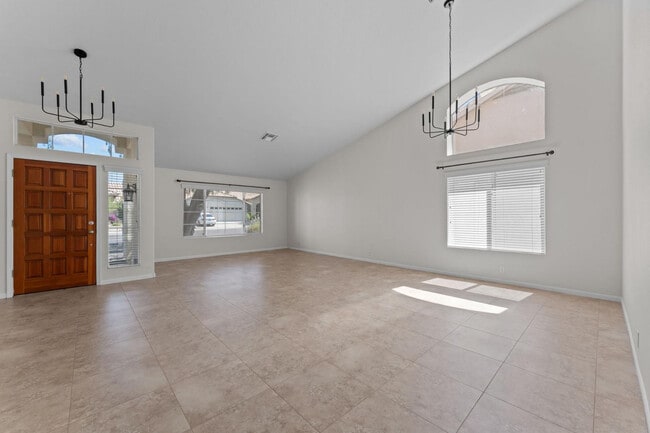 Building Photo - 4423 E Vista Val Verde Dr