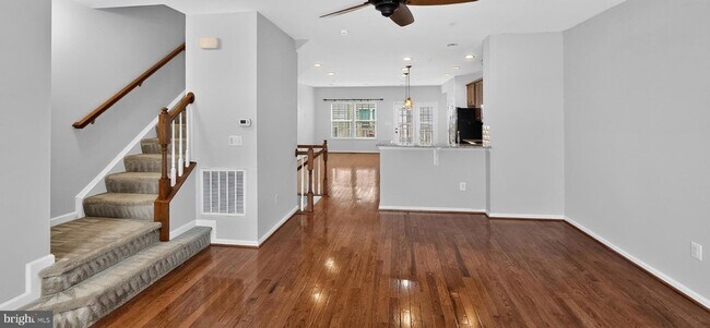 Building Photo - 5363 S Center Dr