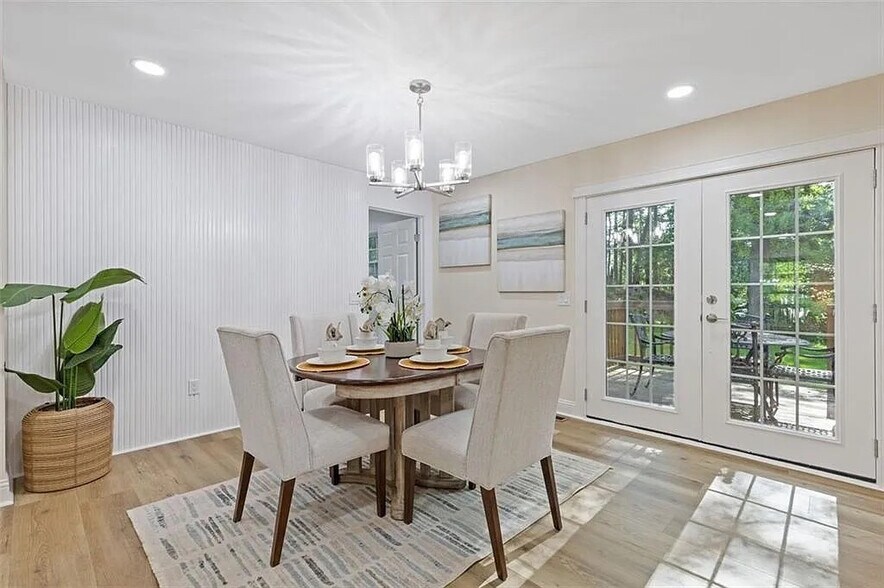 Building Photo - Room in House on Bay Leaf Dr SE