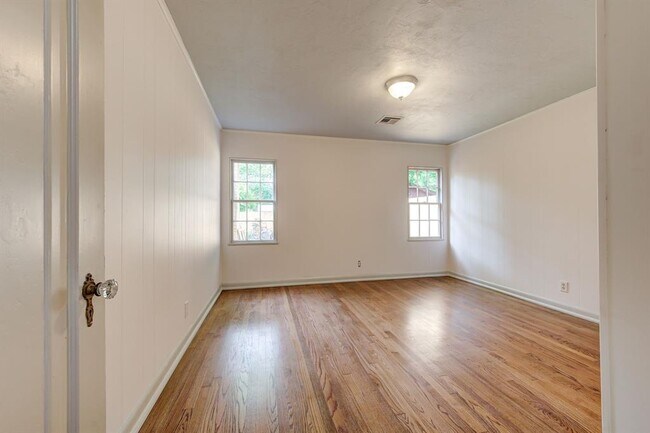 Building Photo - 2324 NW 28th St