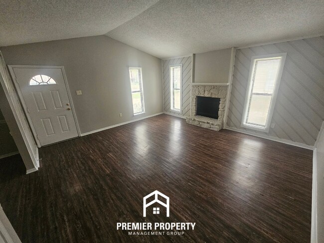 Building Photo - Charming 3BR/2BA Home in 38141 | Vaulted Ceilings, Fireplace & 2-Car Garage