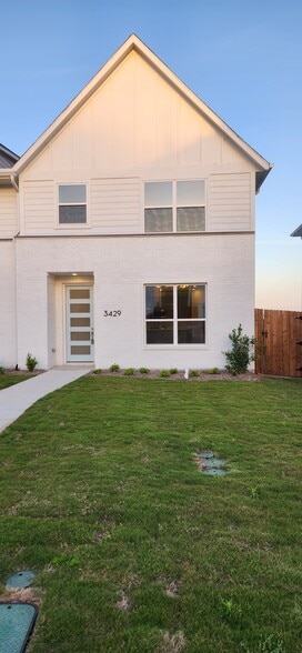 Building Photo - 3429 Vista Highlands Ln