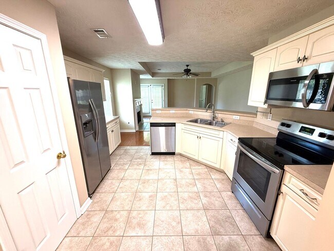 Building Photo - 9400 Colleton Ct