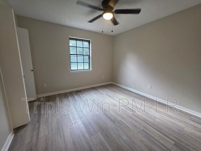 Building Photo - 12320 Shawnee Forest Dr
