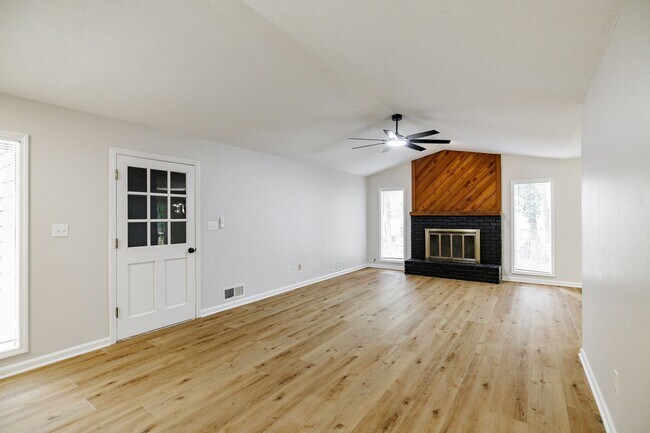 Building Photo - Updated Home in Ansley Park!