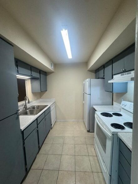 Building Photo - 16111 Aspenglen Dr