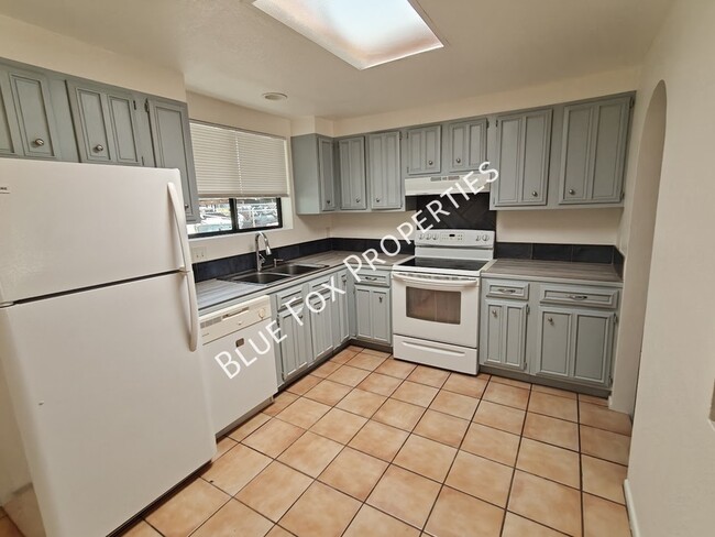 Building Photo - 275 E Norma Ln