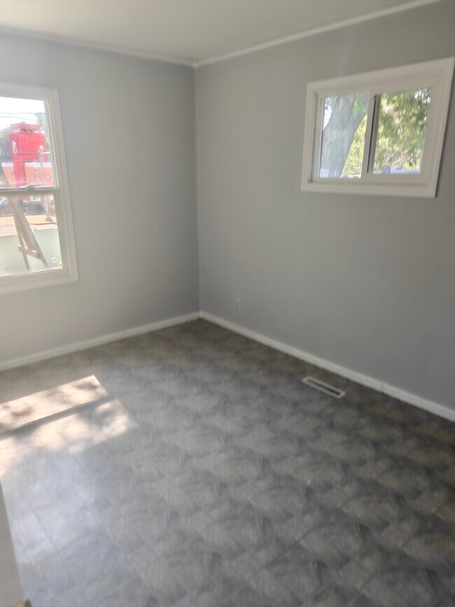Building Photo - 213 Butte Ln