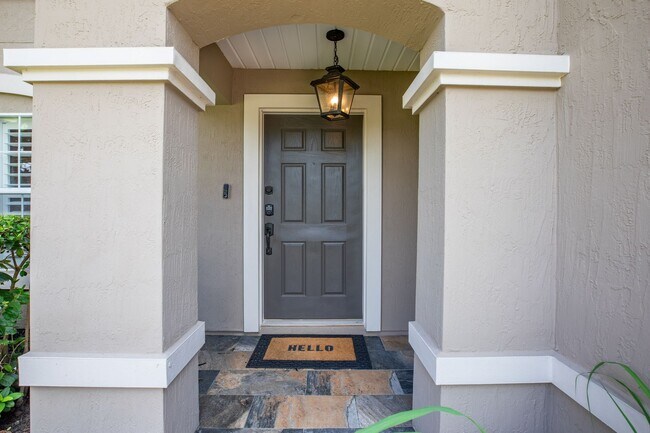 Building Photo - Beautiful 2 story home with fireplace
