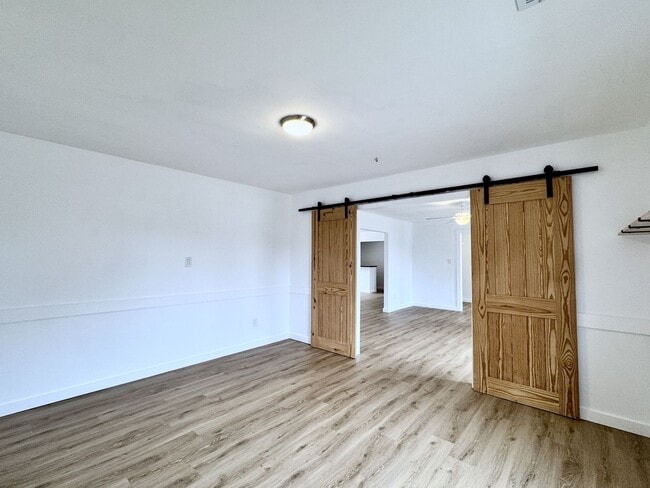 Building Photo - READY NOW!! 4-Bedroom Home in Lake Trant w/Attached Garage! Pet Friendly!