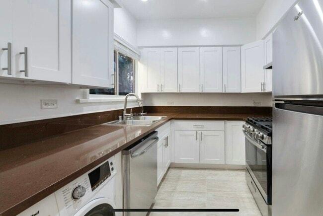 Building Photo - 934 N Ogden Dr