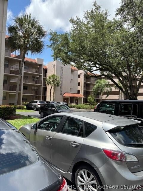 Building Photo - 1811 Sabal Palm Dr
