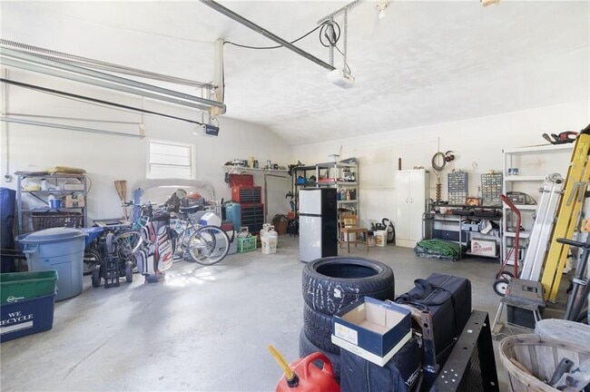 Building Photo - 27 Westwood Dr