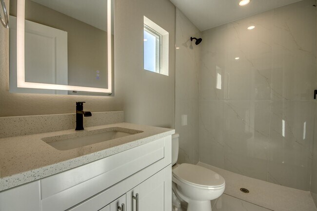 Building Photo - 3433 NE 11th Pl