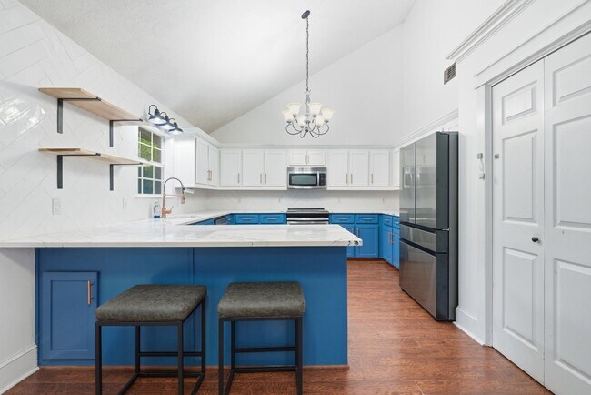 Building Photo - 121 Mill Ct
