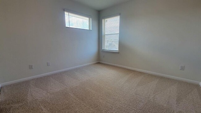Building Photo - 148 White Horses Dr