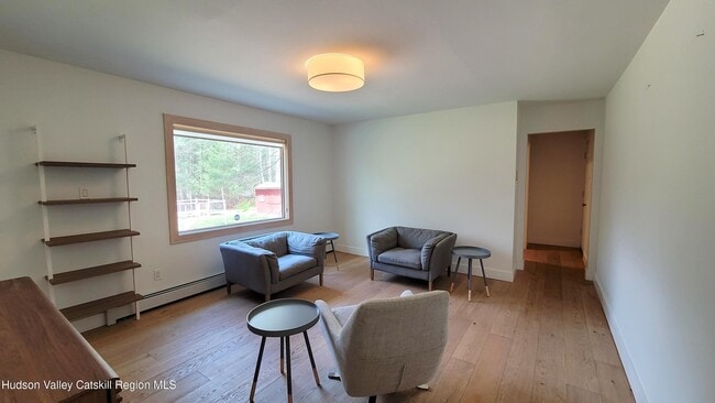 Building Photo - 90 Van Dale Rd