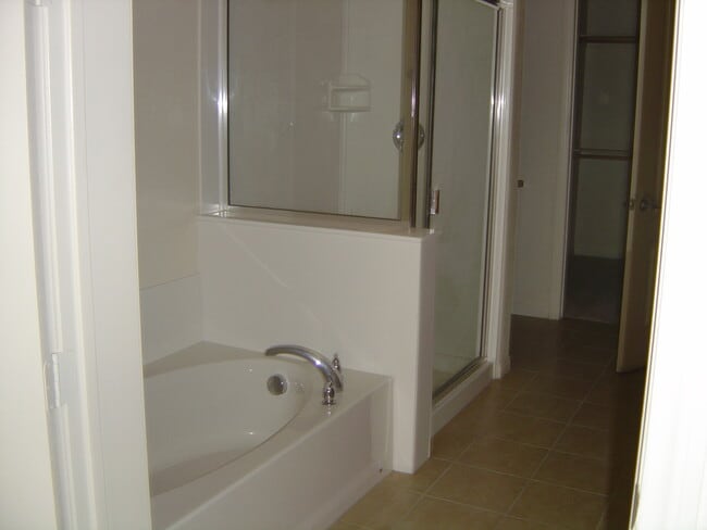 Building Photo - GUARD GATED MANHATTAN CONDO- 2 MASTER BEDROOMS