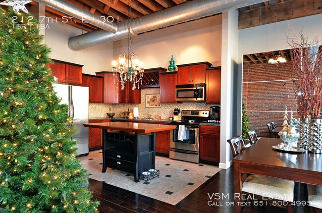 Building Photo - 212 7th St E