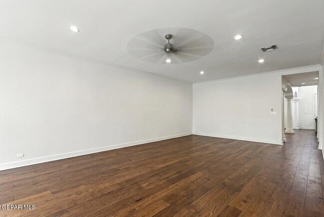 Building Photo - 6528 Calle Placido Dr
