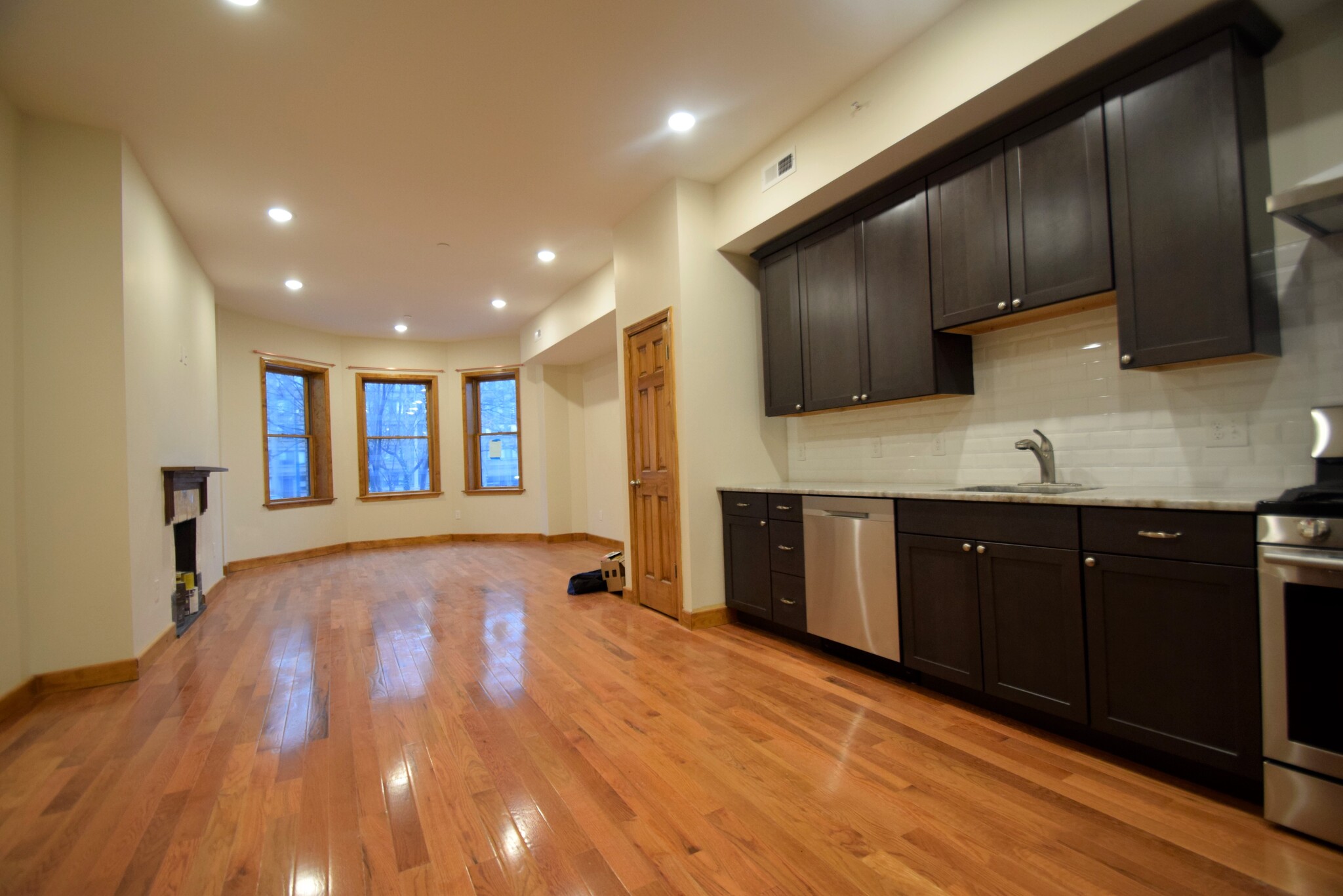 Building Photo - 1736 Beacon St