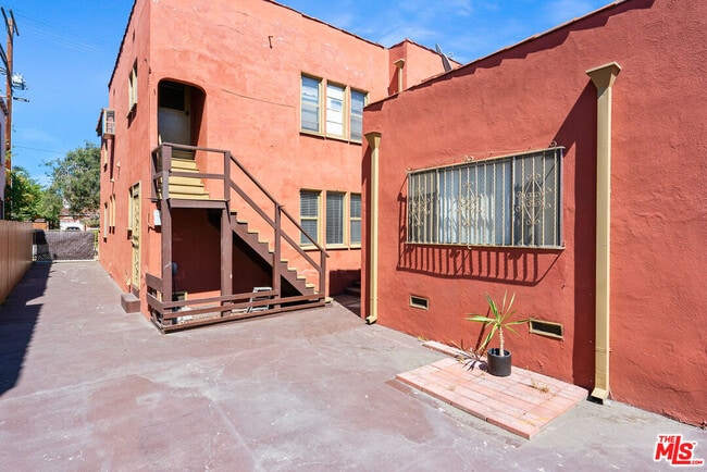 Building Photo - 6086 Saturn St