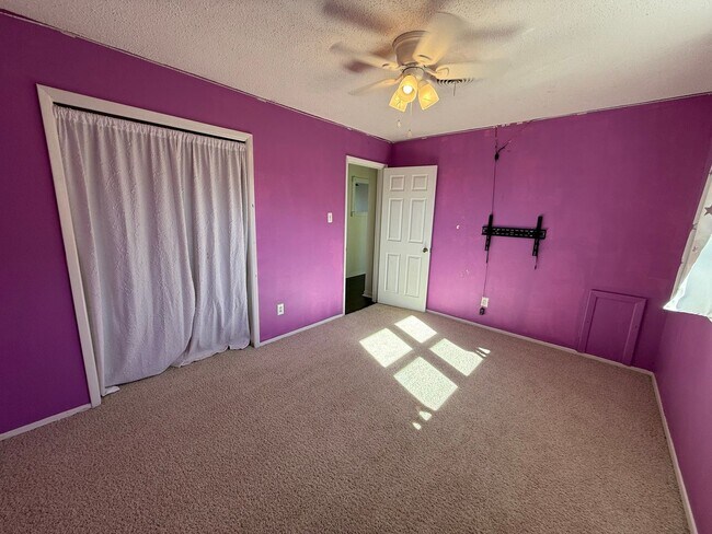 Building Photo - 4 Bed Brick Home! Zia School District! - Pets Welcome!!!