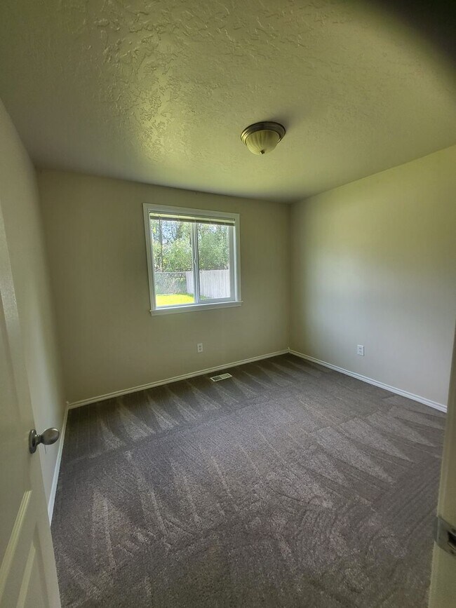 Building Photo - Cute Caldwell Home