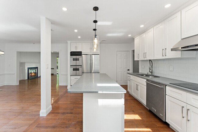 Building Photo - 128 Moorland Dr