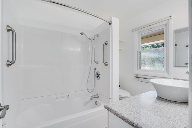Building Photo - Beautiful 4 Bed, 2 Bath Rental Home in Hap...