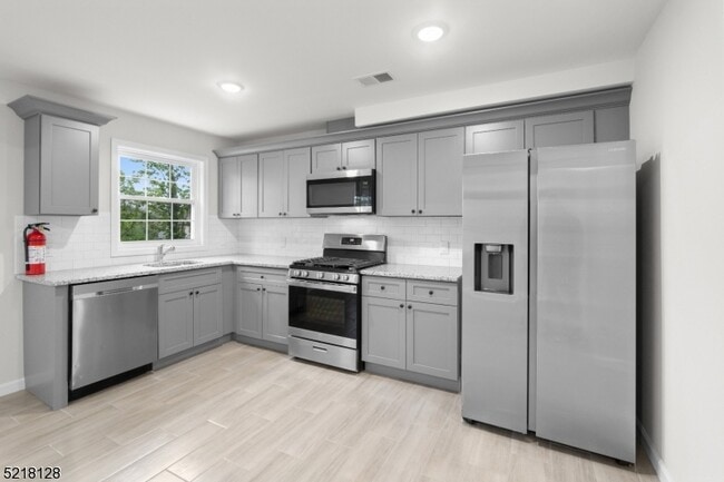 Building Photo - 173 Oakwood Pl