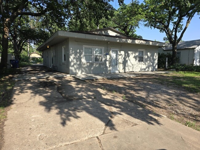 Building Photo - 548 S Edwards St