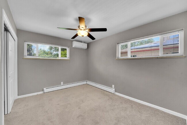 Building Photo - $3,195.00, 5 bed, 2 bath located in Denver