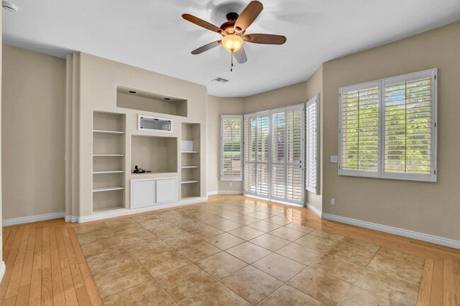 Building Photo - Single Story in Country Club Hills!