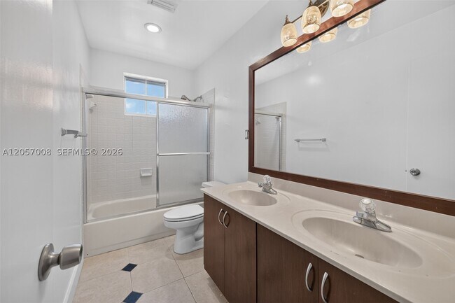 Building Photo - 498 Cambridge Ln