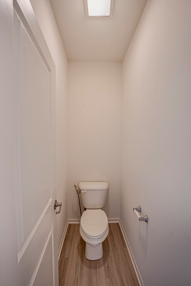 Building Photo - 2945 Showplace Dr