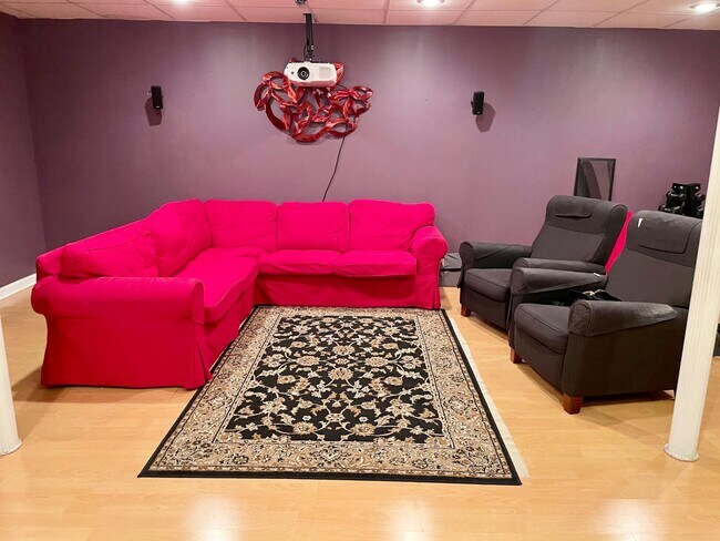 Building Photo - 102 Falcongate Dr