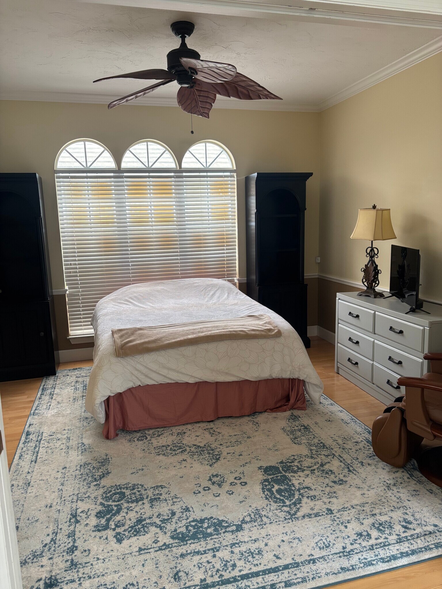 Guest room - 4816 61st Avenue Dr W