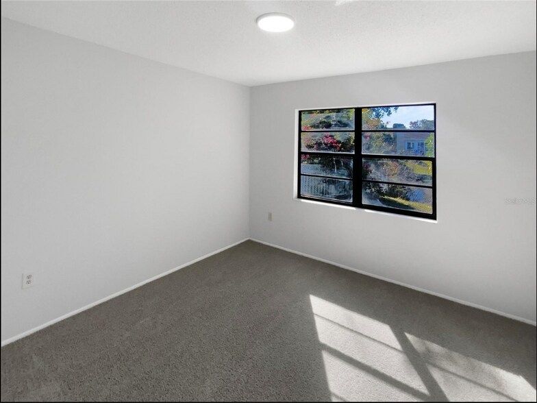 Building Photo - 7846 Cayuga Dr