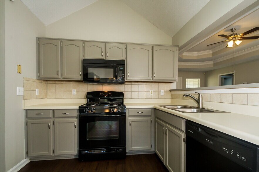 Building Photo - 1502 Amberwood Cir