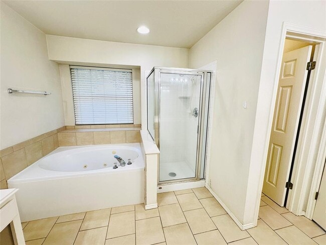 Building Photo - 1101 Hunter's Creek Dr