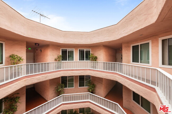 Building Photo - 10373 Almayo Ave