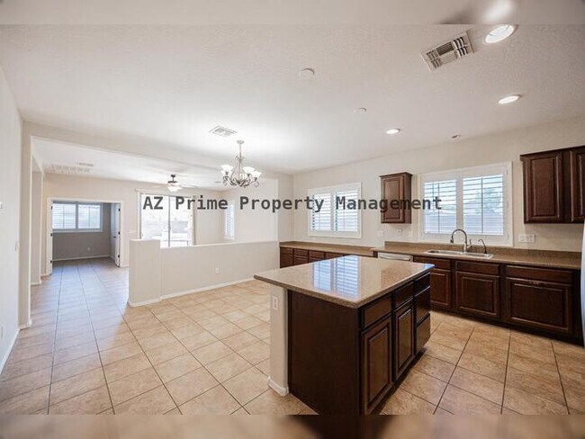 Building Photo - 3681 E Yellowstone Pl