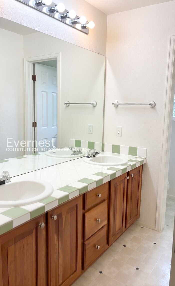 Building Photo - 6238 Westchase Rd