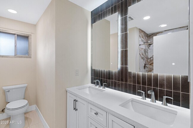 Building Photo - 3921 S Kenneth Pl