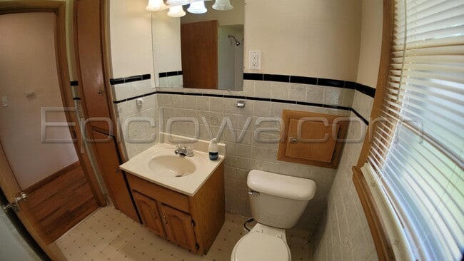 Building Photo - 214 24th St NW